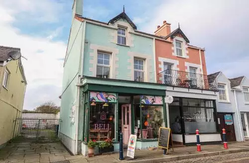 2 bedroom The Bell Apartment in Anglesey