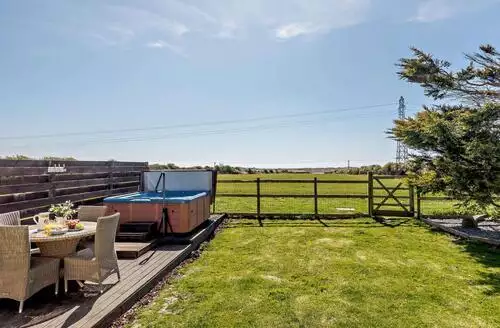 2 bedroom 2 Bed Cottage In Holyhead beach and hot tub in Anglesey