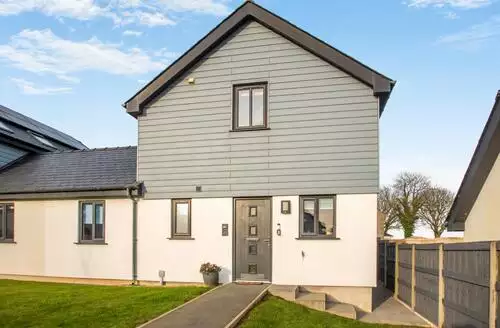 3 bedroom 3 Bed Cottage In Brynteg beach and hot tub in Anglesey