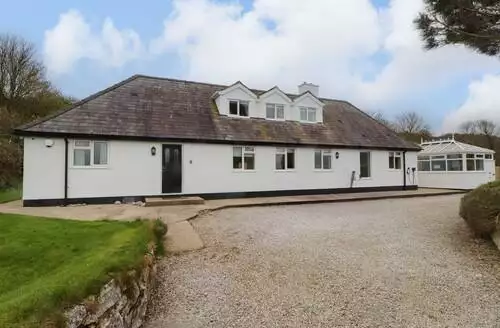 5 bedroom Belan Wen beach and hot tub in Anglesey