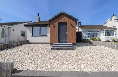 4 bedroom Bigting beach and hot tub in Anglesey