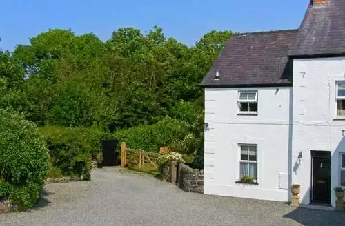 1 bedroom Carreg Rhys beach and hot tub in Anglesey