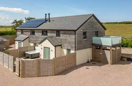 3 bedroom Farmyard House beach and hot tub in Anglesey