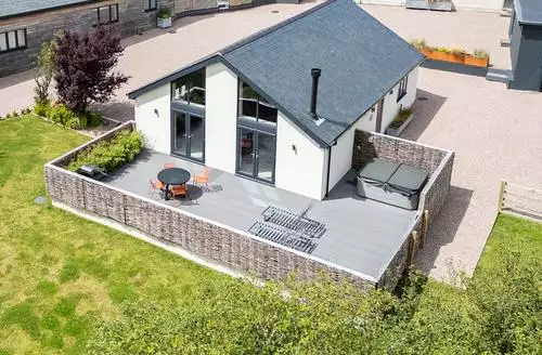 1 bedroom Garden House beach and hot tub in Anglesey
