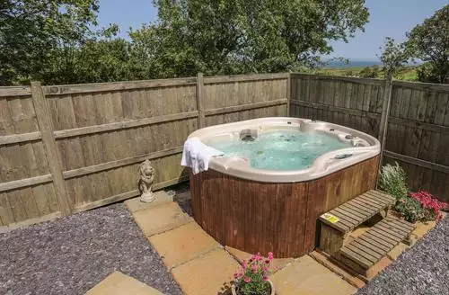 1 bedroom Hen Gilfach Stable beach and hot tub in Anglesey