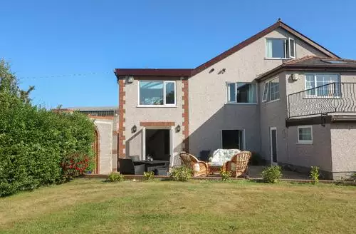 4 bedroom Plas Eithin beach and hot tub in Anglesey