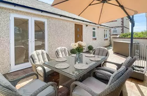 2 bedroom Pwyll Cottage beach and hot tub in Anglesey