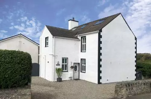 5 bedroom Trearddur View beach and hot tub in Anglesey