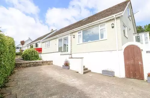 4 bedroom Treestumps beach and hot tub in Anglesey