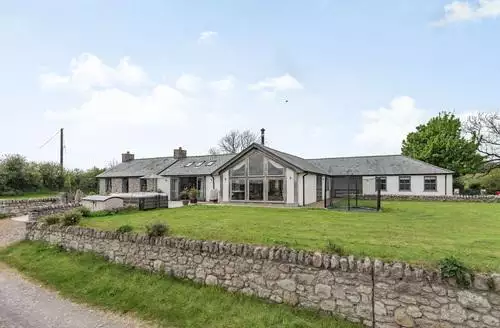 6 bedroom Hen Hafod in Anglesey
