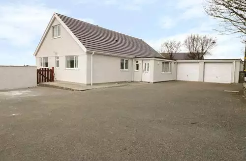 5 bedroom Rhos Helyg in Anglesey