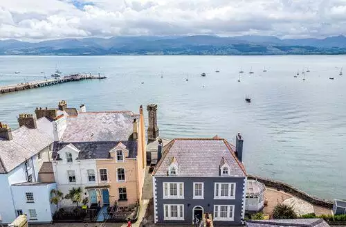 8 bedroom Spinnaker House in Anglesey