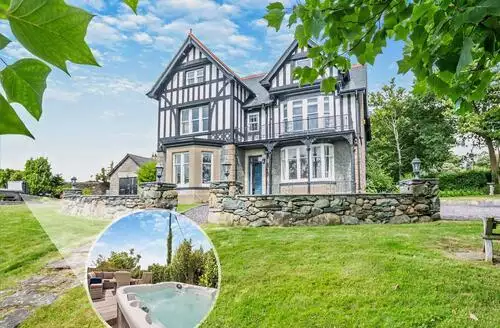 7 bedroom 7 Bed Cottage In Llanbedr in Barmouth