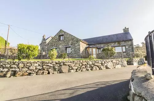 5 bedroom Awel Y Llan in Barmouth