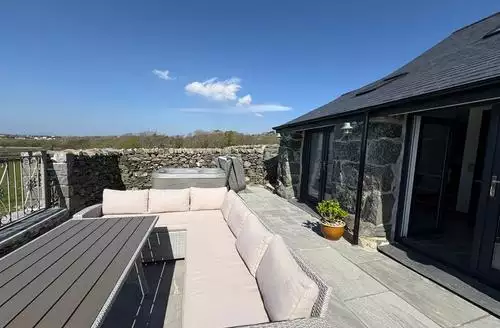 2 bedroom Gaerau Bach in Barmouth