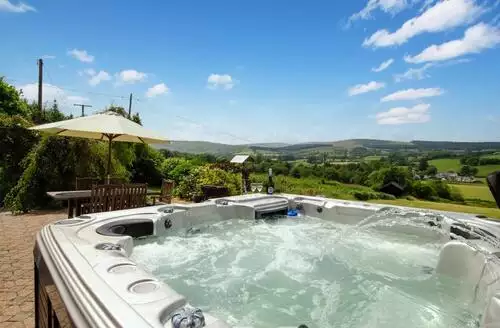 4 bedroom 4 Bed Cottage In Cray in Brecon Beacons