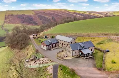 9 bedroom 9 Bed Cottage In Brecon in Brecon Beacons