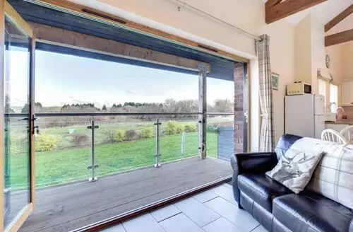 2 bedroom 2 Bed Cottage In Cardiff
