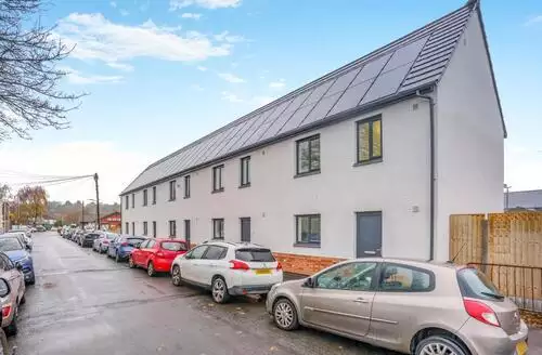 3 bedroom 3 Bed Cottage In Newport in Cardiff