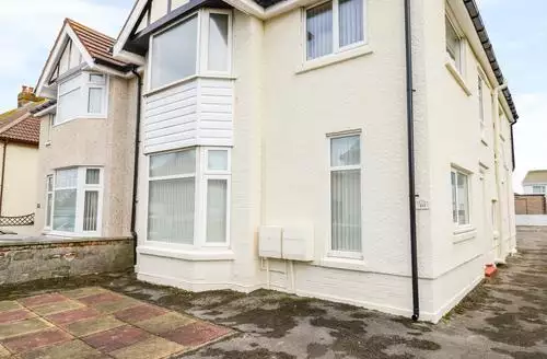 2 bedroom Beside The Sea   Ar Lan Y Mor in Conway