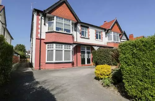 2 bedroom Hafan Y Mor in Conway