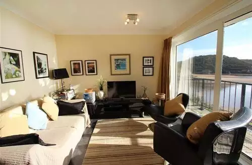 1 bedroom 1 Bed Apartment In Caswell in Gower Peninsula