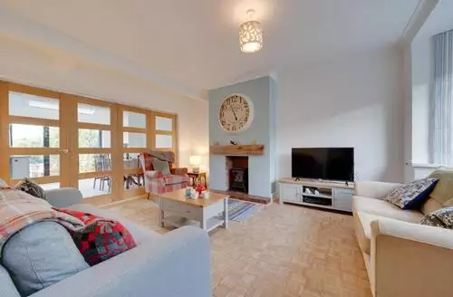 3 bedroom 3 Bed Apartment In Mumbles in Gower Peninsula