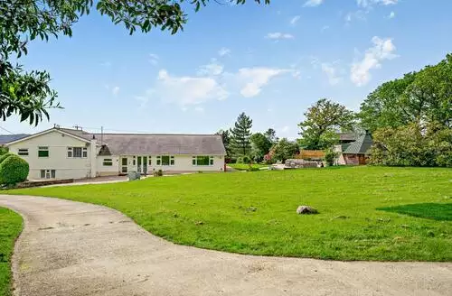10 bedroom 10 Bed Cottage In Llanrhidian in Gower Peninsula