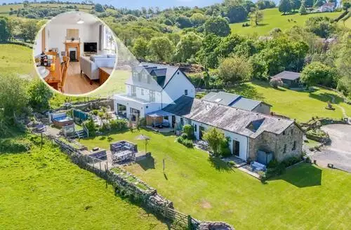 2 bedroom 2 Bed Cottage In Swansea in Gower Peninsula
