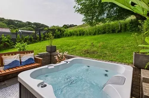 5 bedroom Luxury Beach Stay With Hot Tub in Gower Peninsula