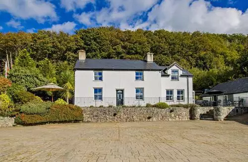 5 bedroom 5 Bed Cottage In Colwyn Bay in Llandudno