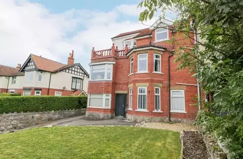 8 bedroom Cabin Hill in Llandudno