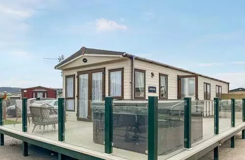 2 bedroom Platinum 4+2 Hot Tub in Llandudno