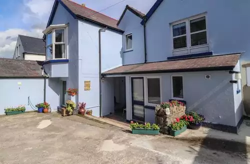 3 bedroom Ty Post in Newport