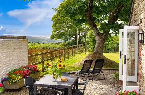 2 bedroom Y Cartws in Newport
