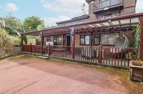 2 bedroom Acorns in North Wales