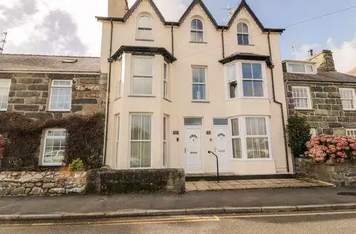 2 bedroom Bay View in North Wales