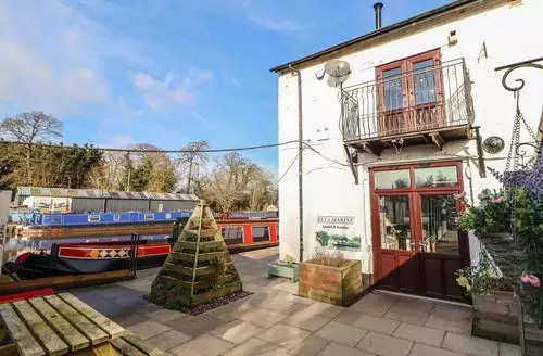2 bedroom Quayside Apartment in North Wales