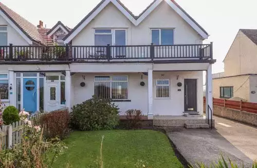 2 bedroom Seaward in North Wales