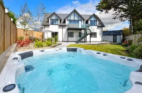 4 bedroom 4 Bed Cottage In Abersoch beach and hot tub in North Wales