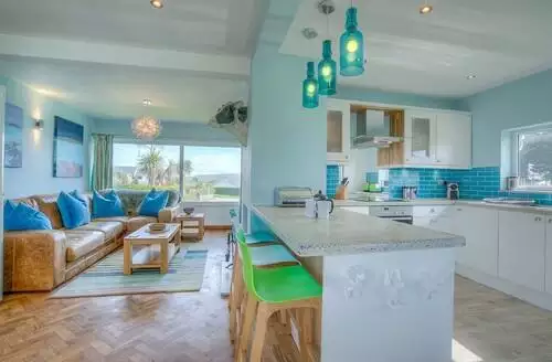 4 bedroom Gilfach beach and hot tub in North Wales