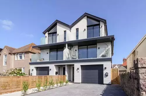 5 bedroom The Dunes beach and hot tub in North Wales