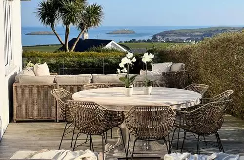 5 bedroom Trem Ynys beach and hot tub in North Wales