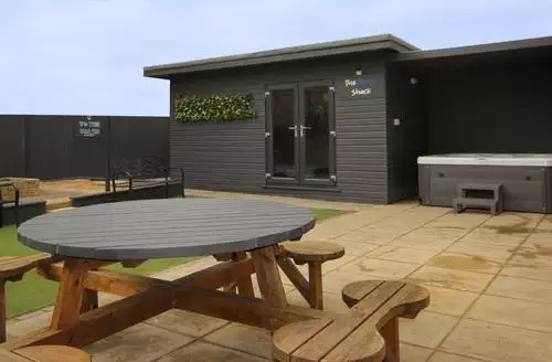4 bedroom Beachway in North Wales