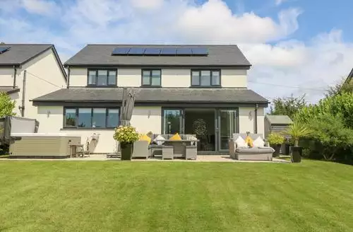 4 bedroom Berllan in North Wales