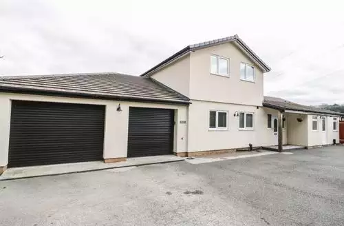 4 bedroom Bryn Derw Holiday Cottage in North Wales