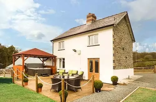 3 bedroom Cwmcelyn in North Wales