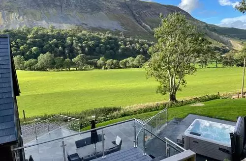 4 bedroom Pennant Uchaf in North Wales
