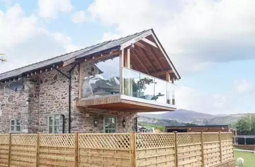 2 bedroom Tyn Y Ceubren Bach At Evelyns Retreat in North Wales