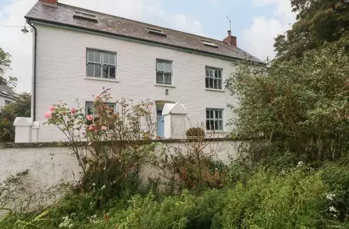 5 bedroom Ty Llwyd beach and hot tub in Pembrokeshire
